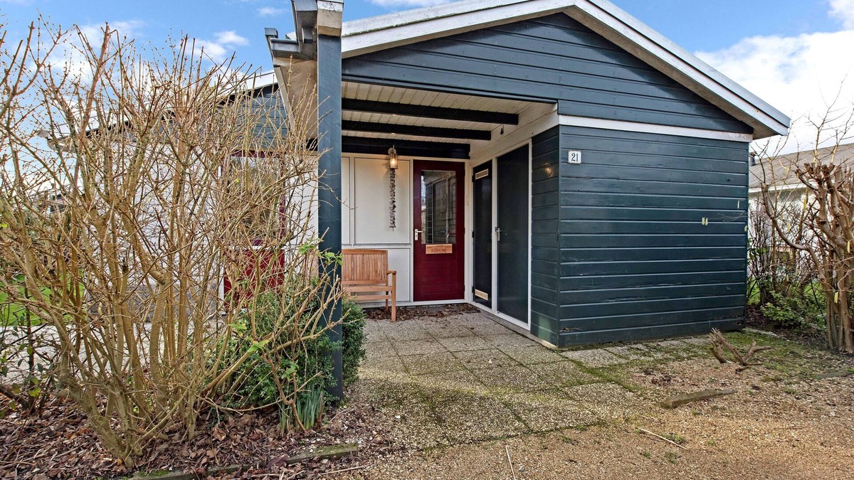 Petten House | Cosy Holiday Home Petten aan Zee with Pool, Garden, Terrace & Wi-Fi