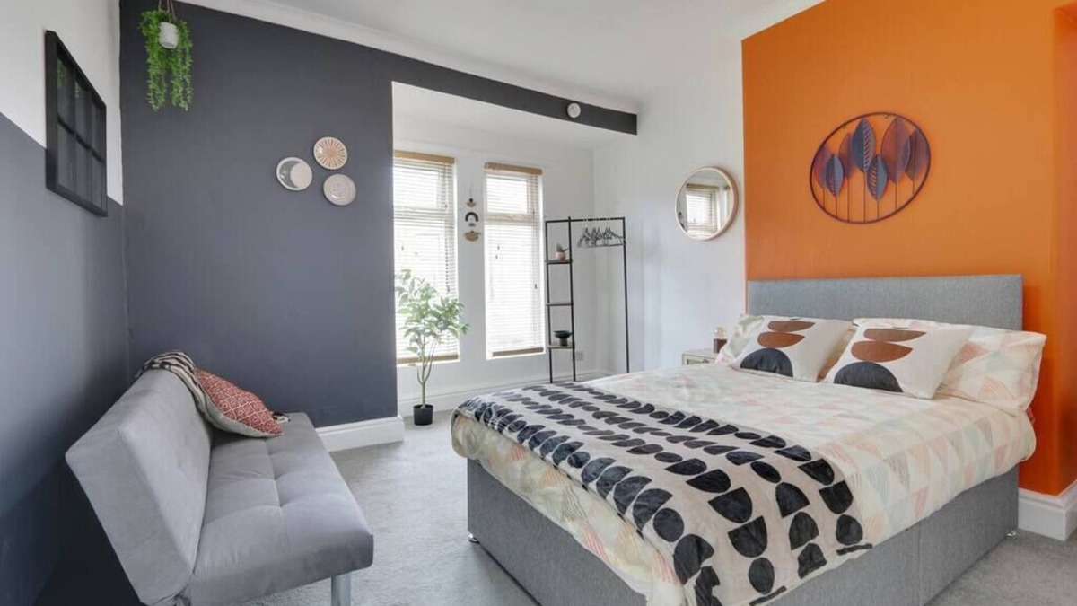 Hull House | Cosy home in Newland Avenue area