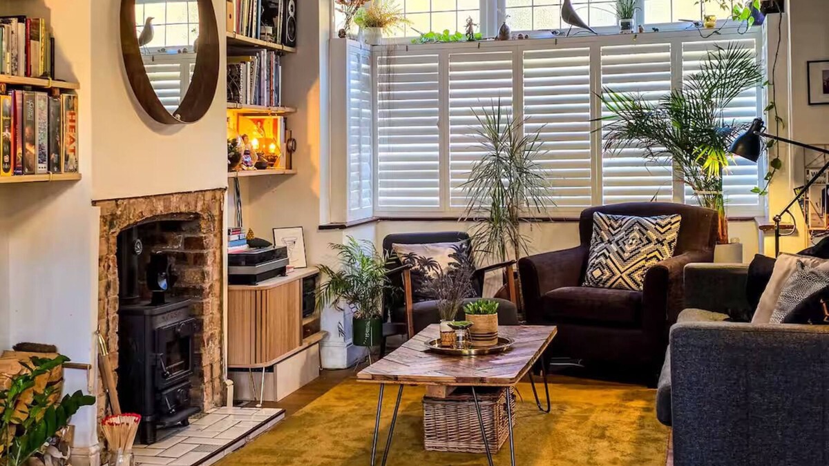 High Street House | Cosy house w/woodburner, 8 minute walk Victoria Line, then 25 mins Central LDN