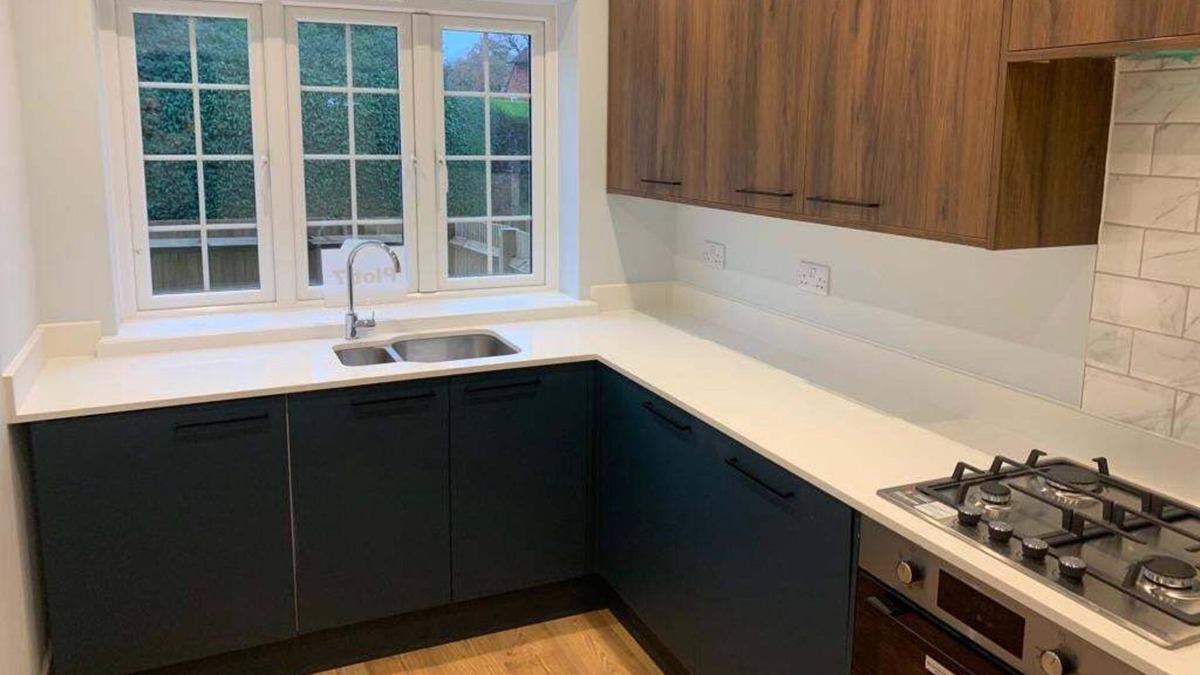 Abbess Roding House | Cosy house with Private Parking and Hot tub