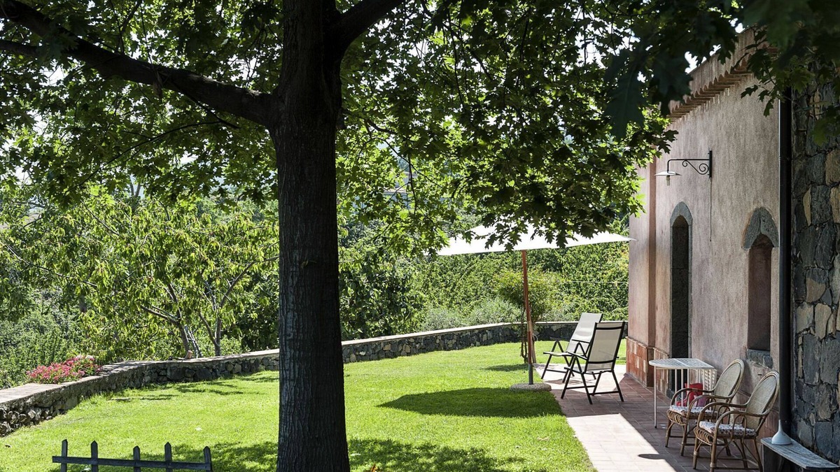Giarre Cottage | Cosy house with rustic charm, big garden and sublime view on the Etna and sea