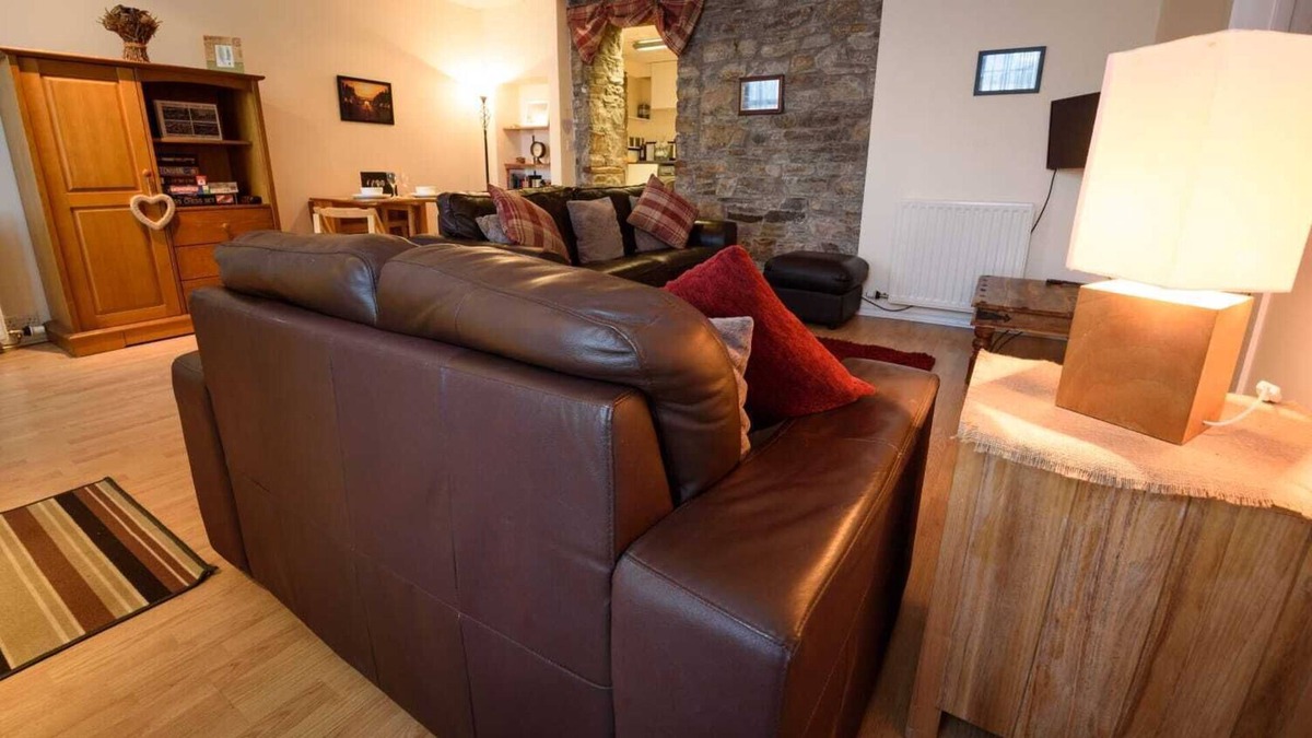 Cullen Apartment | Cosy immaculate apartment in an idyllic coastal town