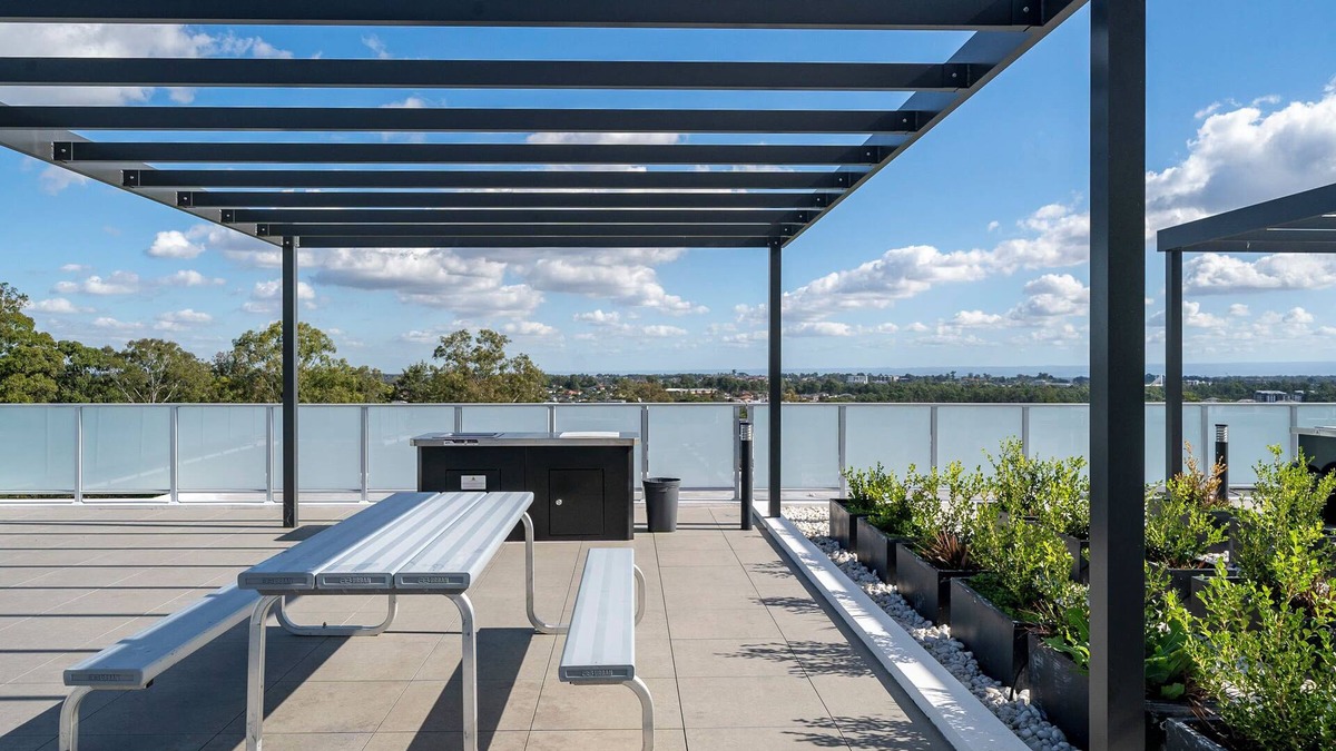 Kellyville Apartment | Cosy in Kellyville With Balcony and Parking