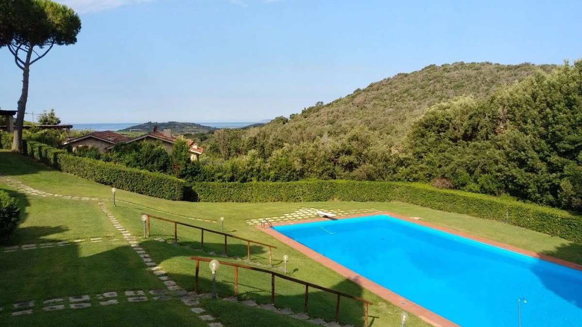 Castiglione della Pescaia Apartment | Cosy apartment for 6 people with pool, WIFI, TV, terrace and pets allowed