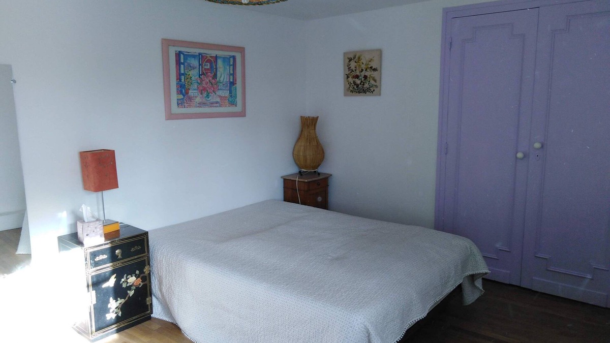 Le Pechereau House | Cosy, light lavender-colored room, rated 3*.