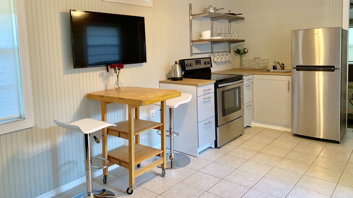 Southgate Cabin | Cosy log cabin close to Downtown and Beaches