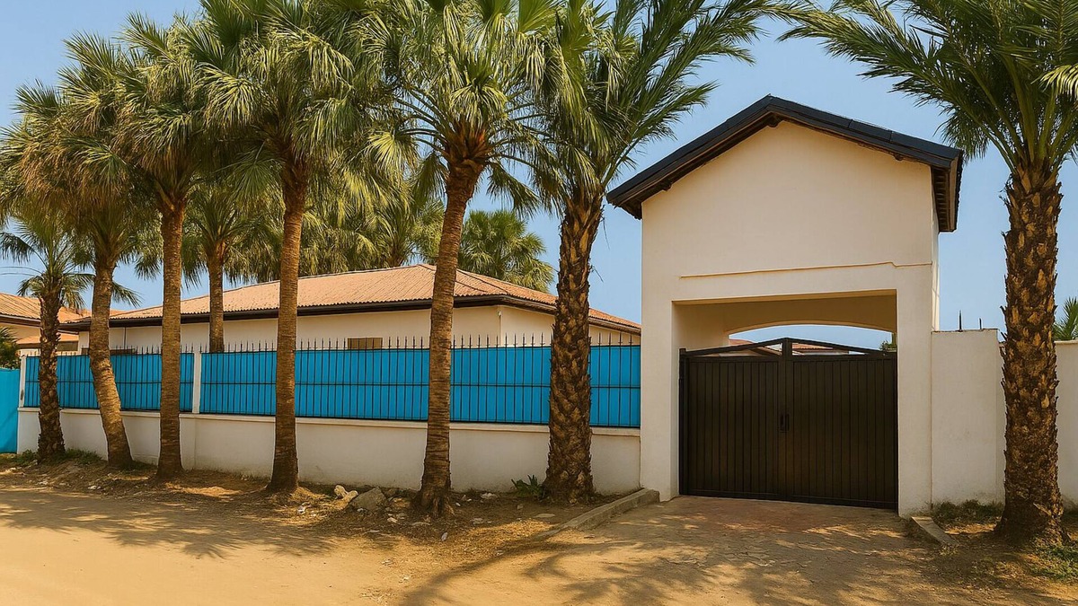 Douala House | Cosy mini villa with garden, parking & Jacuzzi, janitor 7/7, unlimited internet access