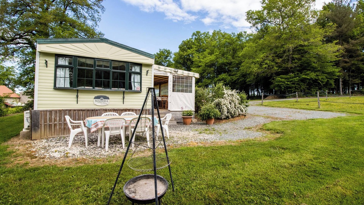 Chalais RV Rental | Cosy Mobile Home in a Quiet Setting, with Terrace and Shared Pool