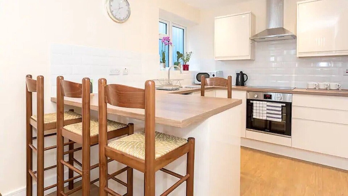 Horsham Apartment | Cosy Modern Apartment for SHORT TERM Let in Horsham.