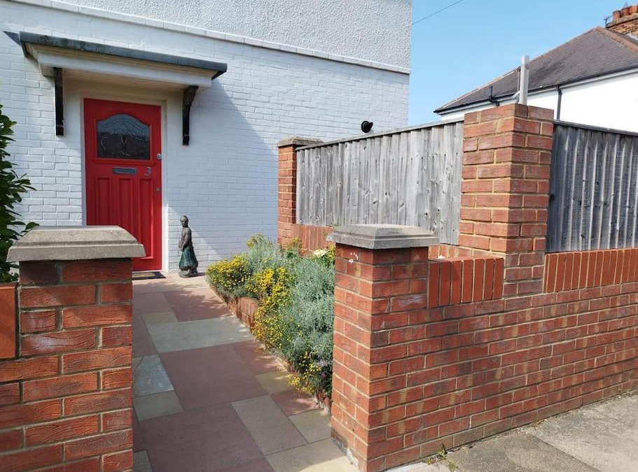 Grimsby House | Cosy Modern Grimsby Home