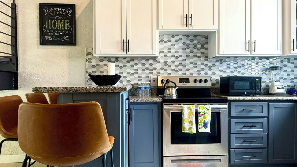Saint Andrew Apartment | Cosy Modern Loft in Kingston Jamaica with pool.