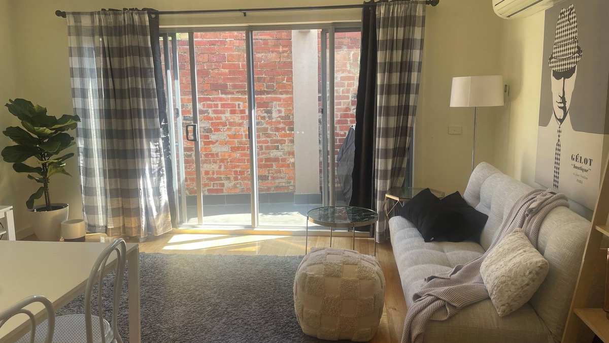 Newport Apartment | Cosy Modern Newport Apartment. Minutes to train, shops and restaurants