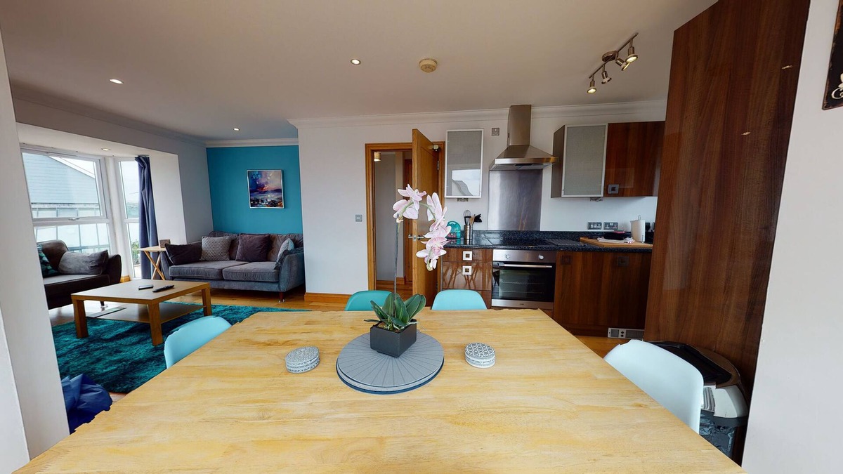 Pembroke Dock Apartment | Cosy Modern Town House in Quiet Location- Sleeps 8