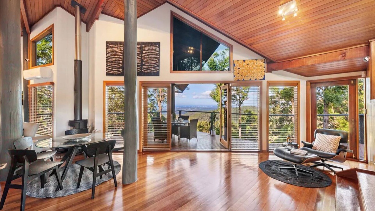 Eagle Heights House | Cosy Mountain house w/fire and pool on Tamborine Mountain!