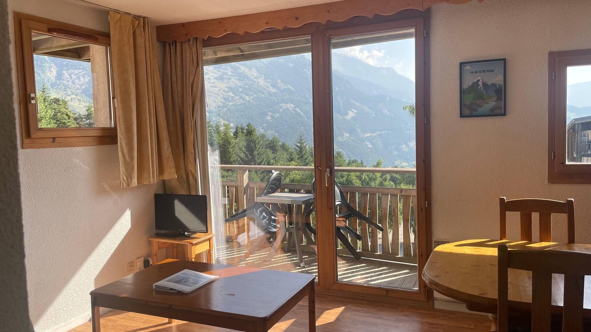 Villarodin-Bourget Apartment | Cosy nest with superb view of the Vanoise Park, 100m from the slopes.
