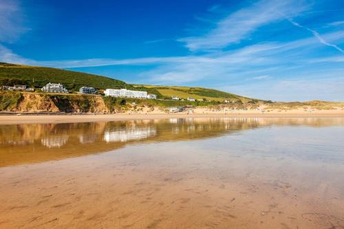 Barnstaple House | Cosy North Devon Thatched Cottage near beaches