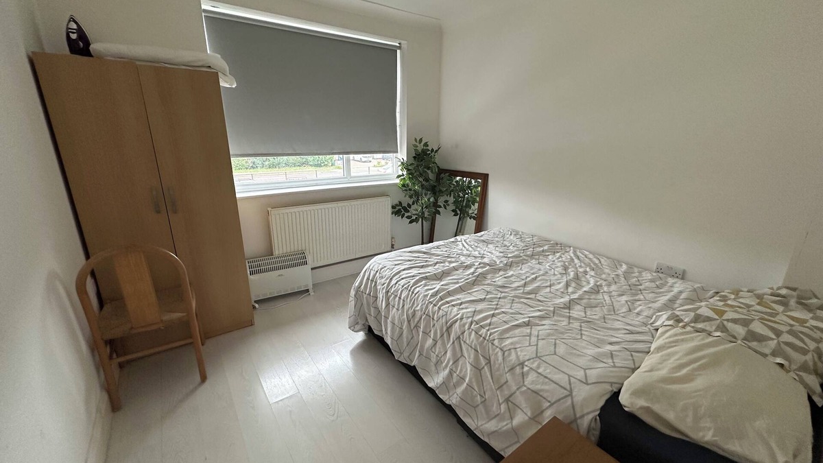 Whittington Apartment | Cosy One Bedroom Apartment, close to Mill Hill Broadway Train Station
