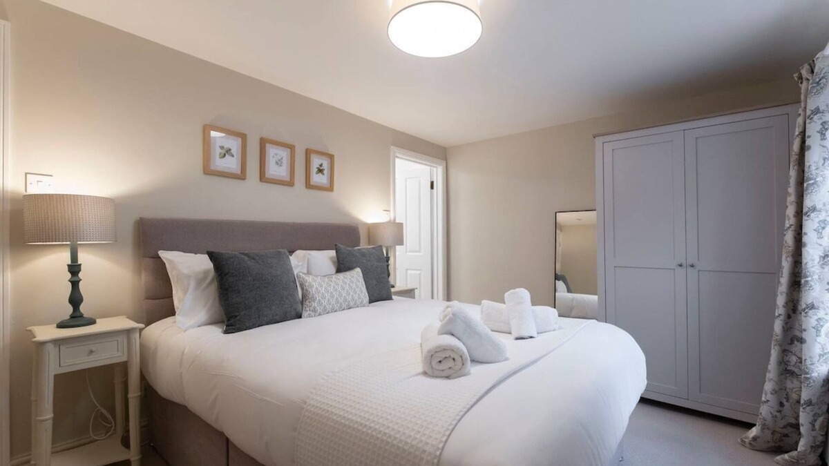 Montpellier House | Cosy Peaceful Self Contained Home in Montpellier
