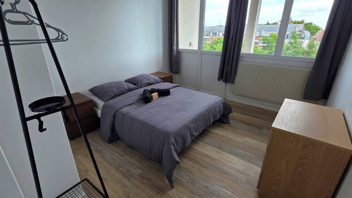 Douai Apartment | Cosy Place d'Armes on 3rd floor