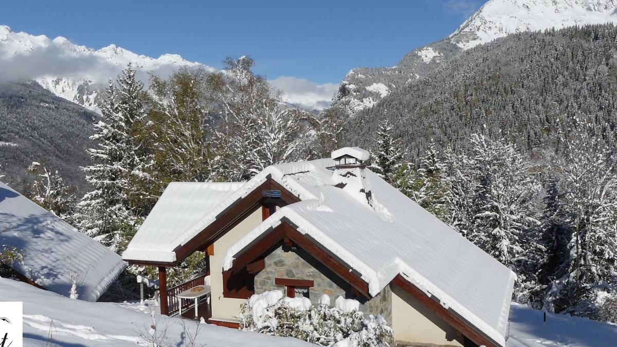 Oz Ski Chalet | Cosy private chalet at the foot of the slopes, Oz, Alpe d'Huez ski area