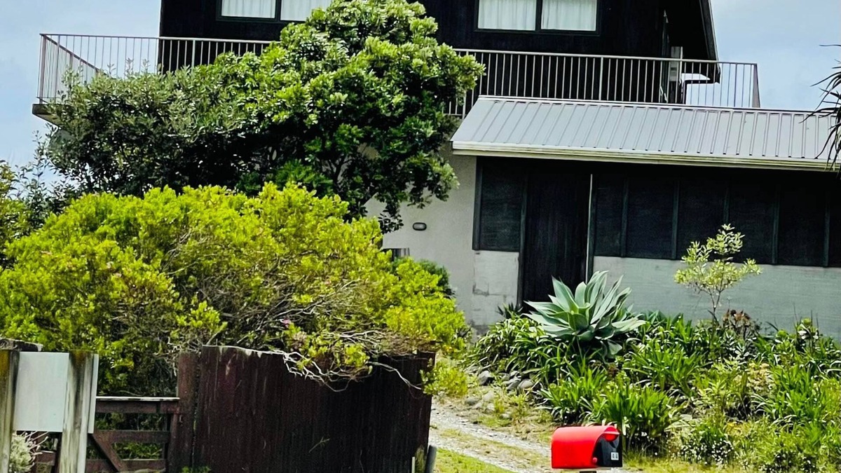 Te Akau Apartment | Cosy retreat overlooking the dune sanctuary