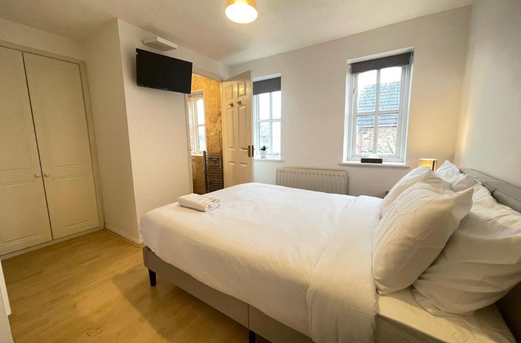 Eltham West House | Cosy Room with En-suite in Greenwich