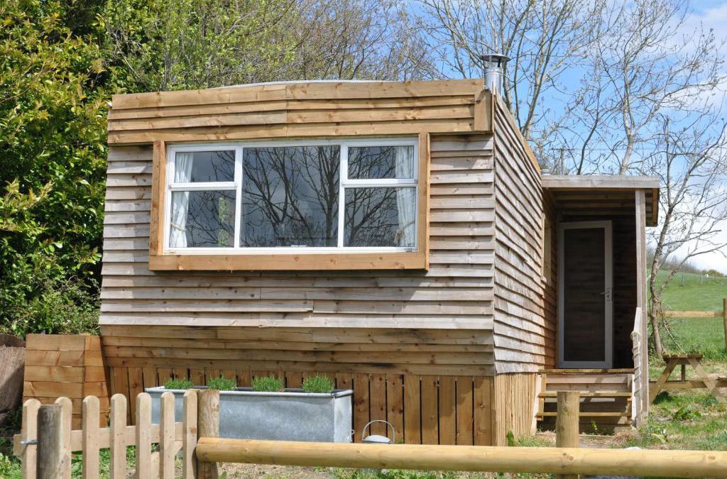 Shaftesbury House | Cosy Rural Lodge at Goldhill Glamping - Sleeps 4