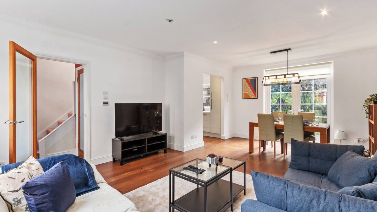 East Walworth House | Cosy Secure 2-BR near Borough Mkt! Private Parking