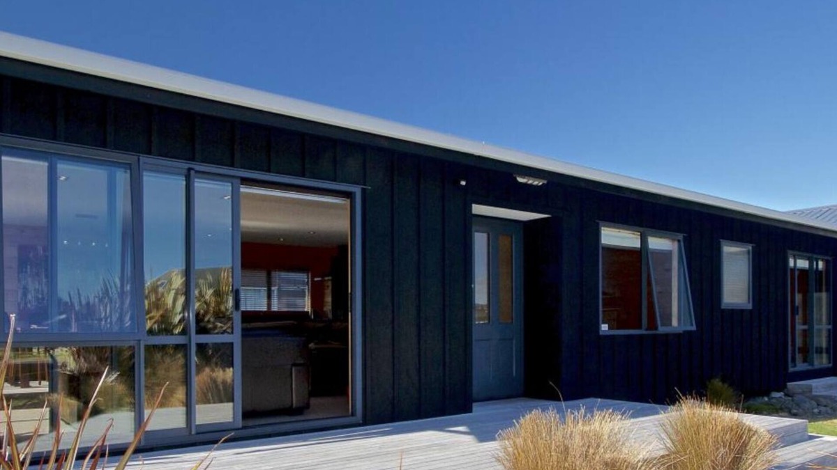 Ohakune House | Cosy ski retreat near Carrot park. Hot tub and table tennis!