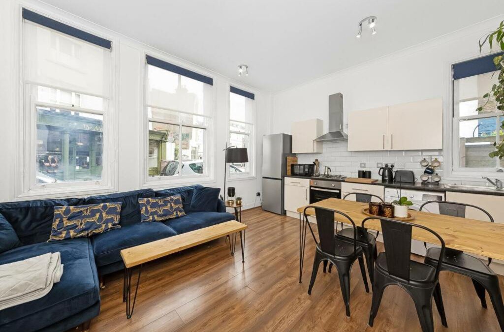 South Norwood Apartment | Cosy Split-Level 3BR Flat in Crystal Palace