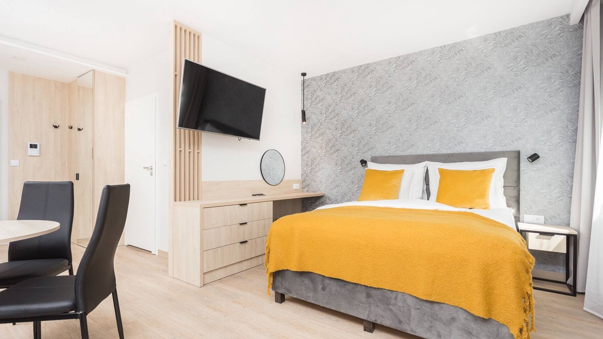Wesoła Zachod Apartment | Cosy studio Apartment with Aircon and Balcony