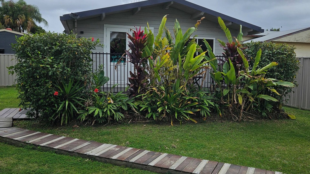 Maryborough Cabin | Cosy Studio Cabin at 94 Churchill Street, Maryborough QLD (Dog Friendly only)