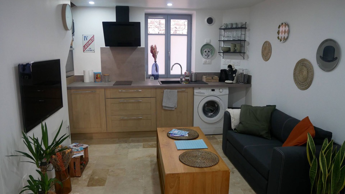 Chazay-d'Azergues Apartment | Cosy studio in the heart of the village of Chazay
