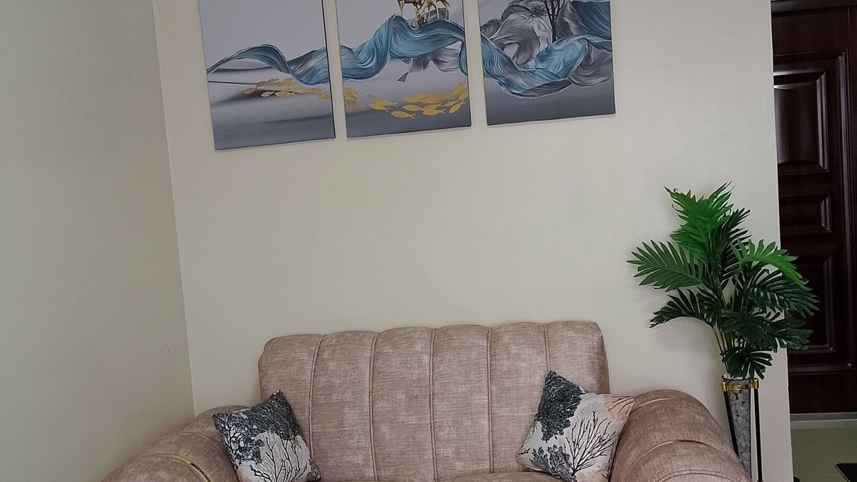 Nairobi West Apartment | Cosy Studio in Nairobi West, Close proximity to Airport, Shopping malls & Gym.