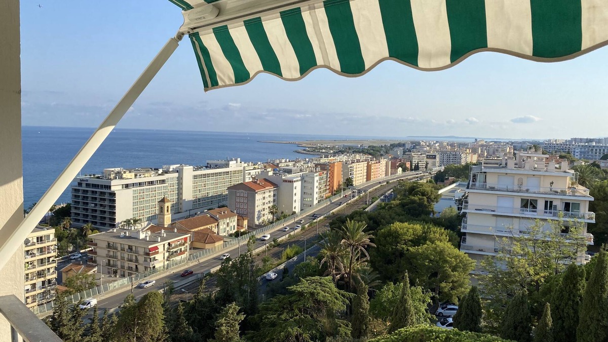 Fabron Apartment | Cosy studio seaview behind promenade des anglais free parking Vue mer