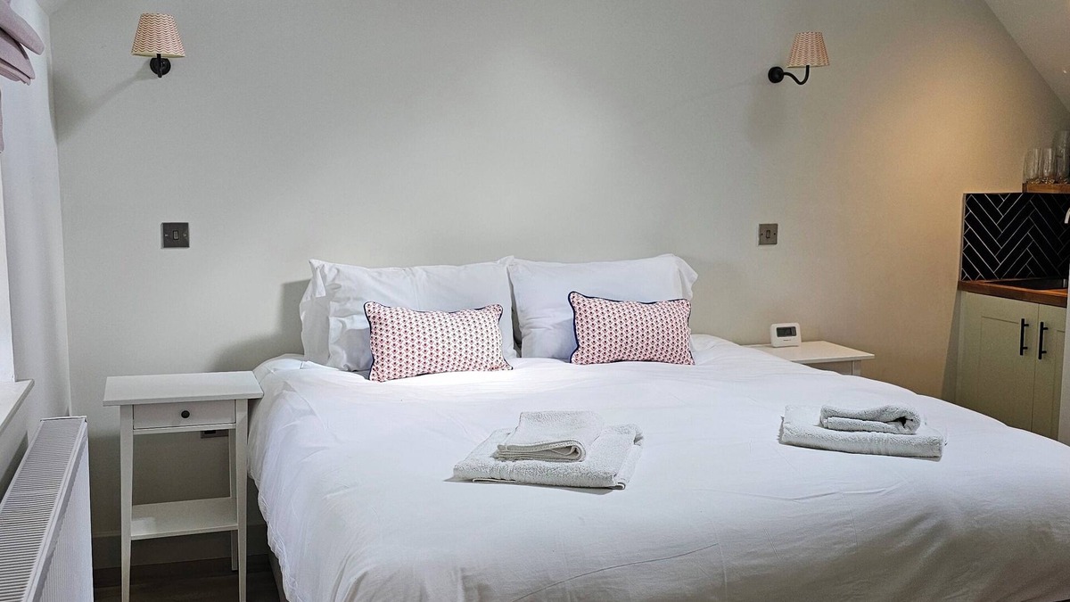 New Forest District Cabin | Cosy, stylish suite by the river, nestled on the edge of the New Forest.