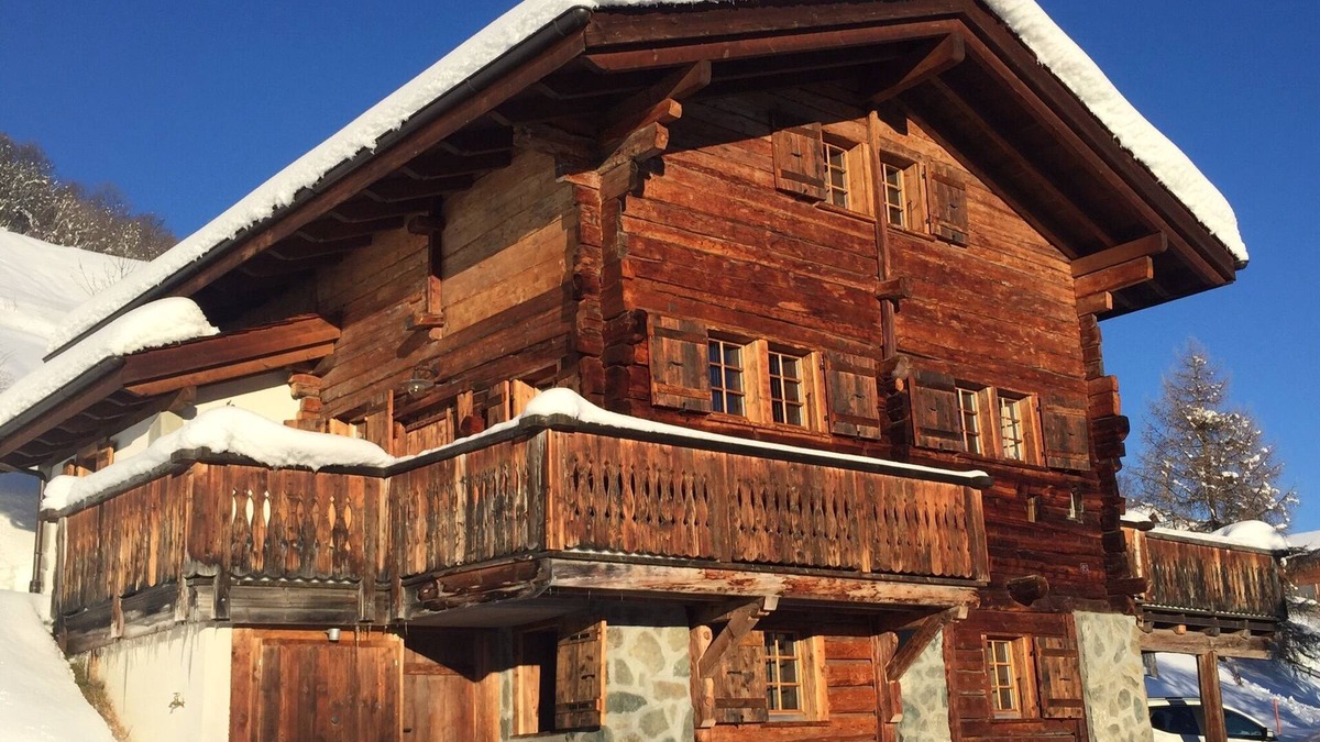 Granges Ski Chalet | Cosy traditional chalet in vintage wood