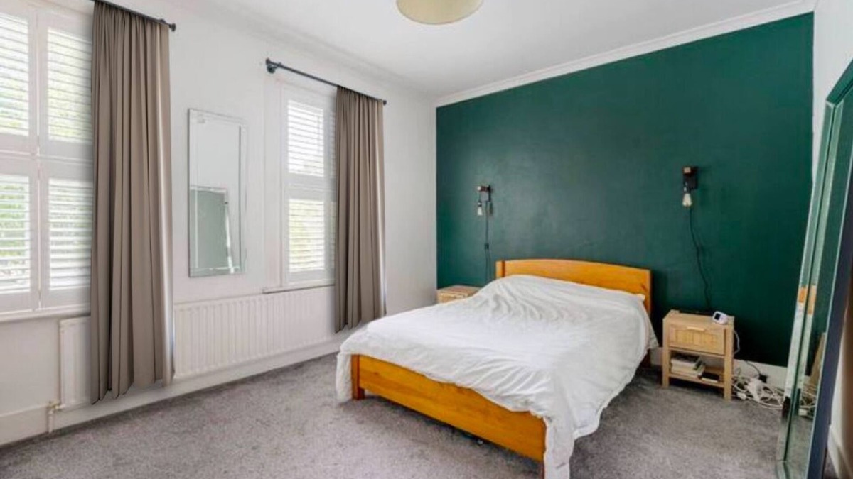 Penge and Cator House | Cosy tranquil 3 bed semi-detach house on quite leafy street