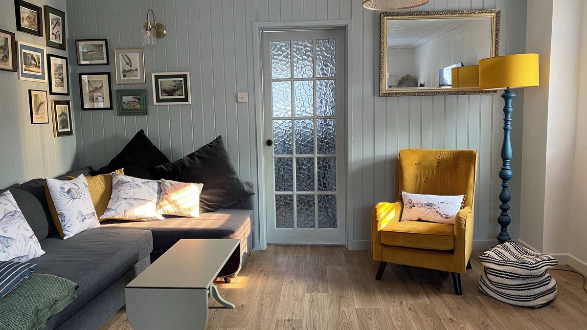Exmouth House | Cosy two-bed beach house, great location, one minute walk to Exmouth sea front