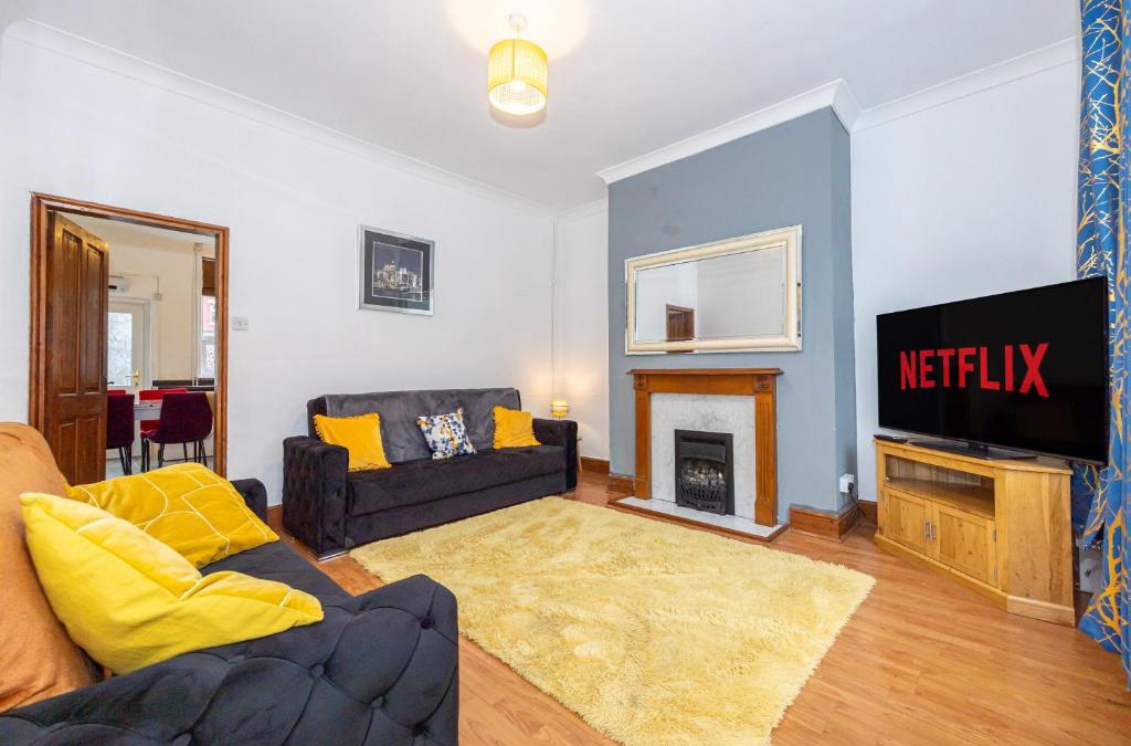 Blackburn House | Cosy Two bedroom Terrace Blackburn