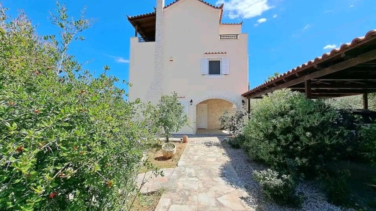 Monemvasia Villa | Cosy villa, close to the castle of Monemvasia. Ideal for family and friends.