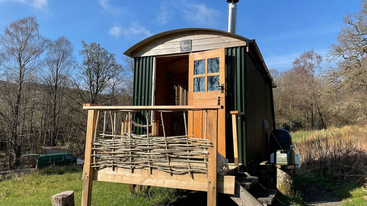 Saint John's Town of Dalry House | Cosy Woodland off Grid Shepherds Hut - Rowan