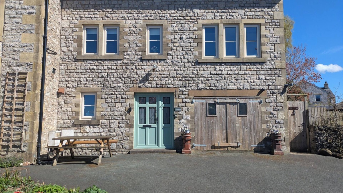 Ingleton Apartment | Cosy yet spacious property with private parking, close to the village centre.