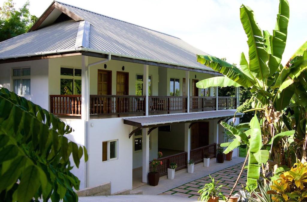 Baie Ste Anne Bed & Breakfast | Cote Jardin - Chalets Cote Mer