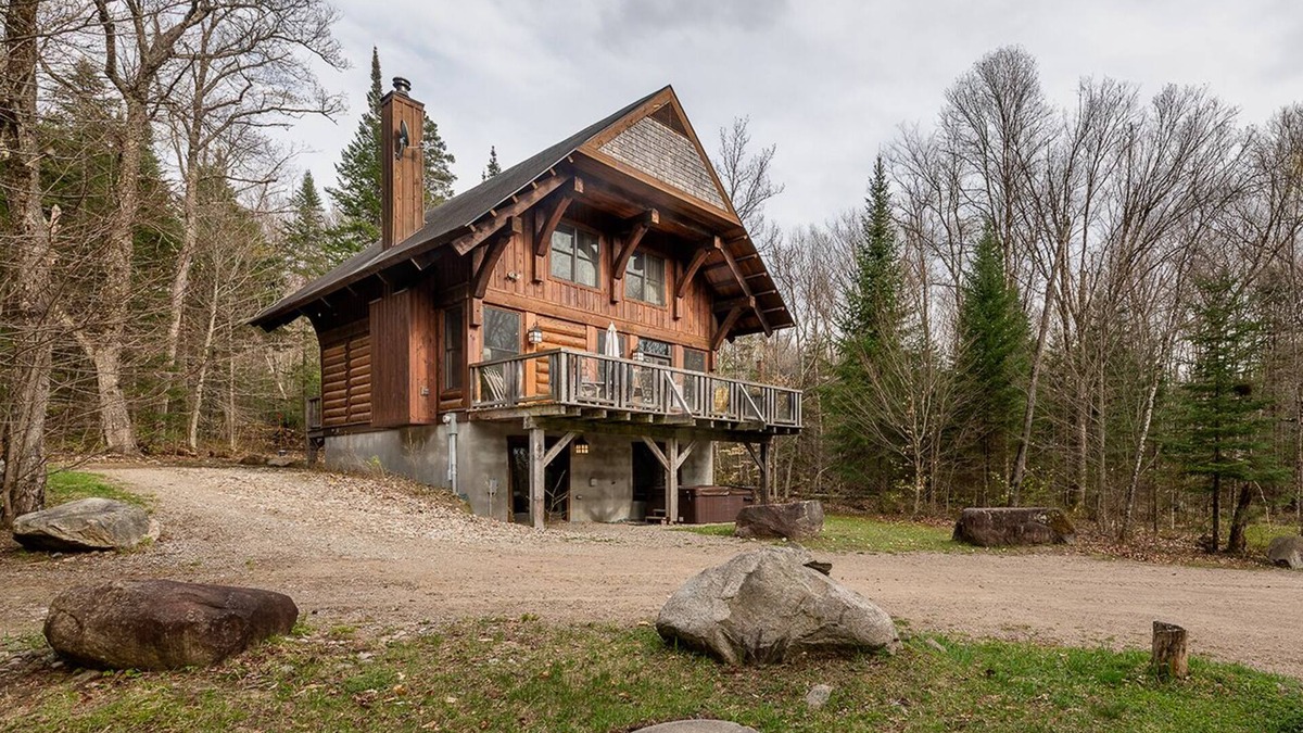 Lac-Superieur Ski Chalet | Cote Nord Tremblant Cozy 4 bedroom Log cabinnCITQ 234463
