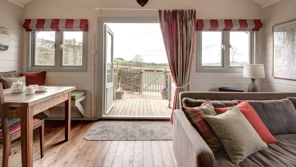 Cheltenham Ski Chalet | Cotswold Chalet with stunning views