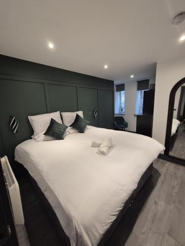 Bradford Apartment | Cotswold Escape 15 - City Centre