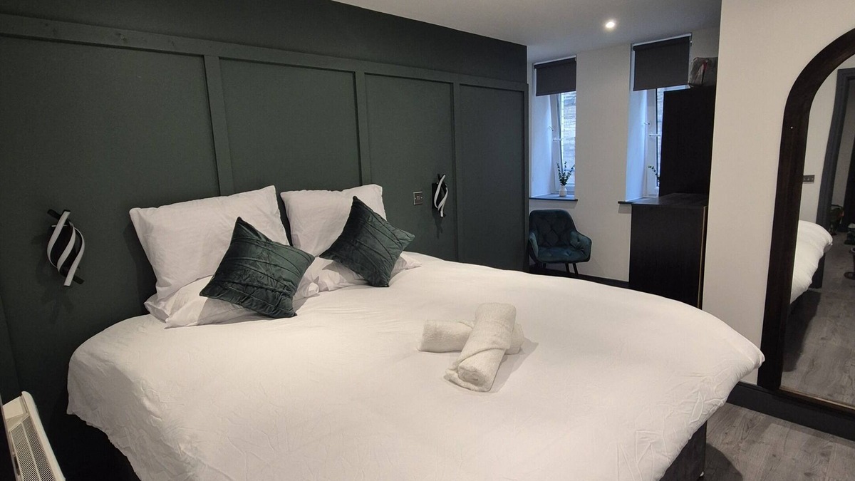 Bradford Apartment | Cotswold Escape - City Centre