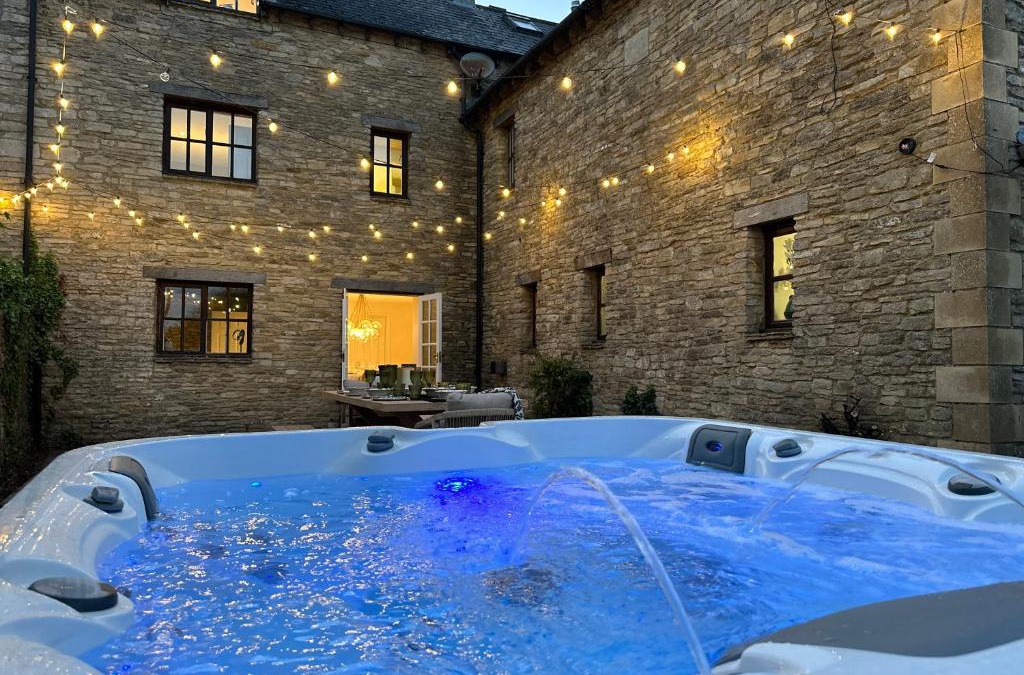 Burton House | Cotswolds Retreat - Bath & Castle Combe - Hot Tub