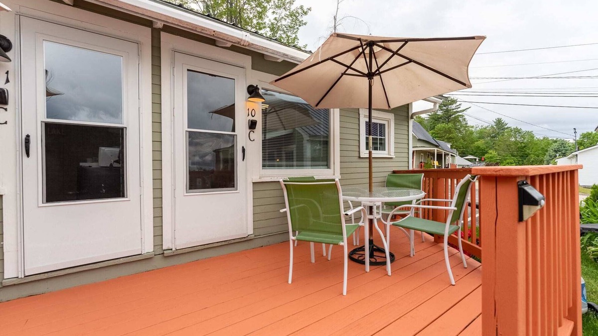 Weirs Beach Cabin | Cottage 10 Summary: S